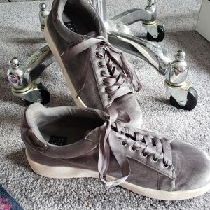 Smoked pearl velvet sneaker